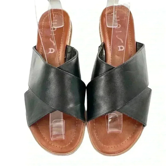 Unisa womens Unjassa sandals size 7.5 black faux leather cross cross slides - Picture 2 of 13
